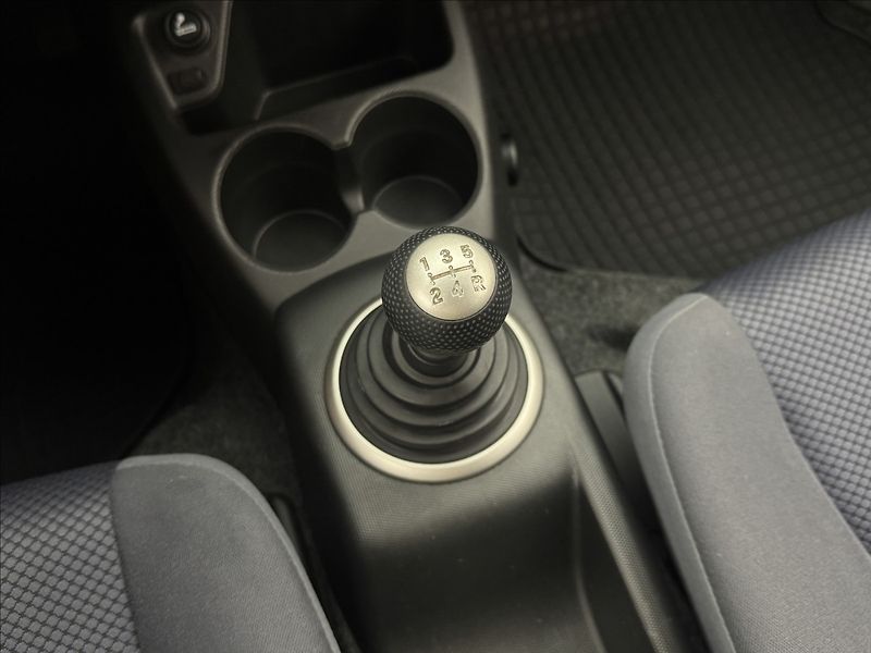 Honda Jazz 1,3 i DIGIKLIMA NOVÁ STK ČR - fotka 17 z 29