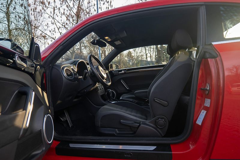 Volkswagen Beetle 2.0 TFSI 147 kW DSG Fender - fotka 22 z 31