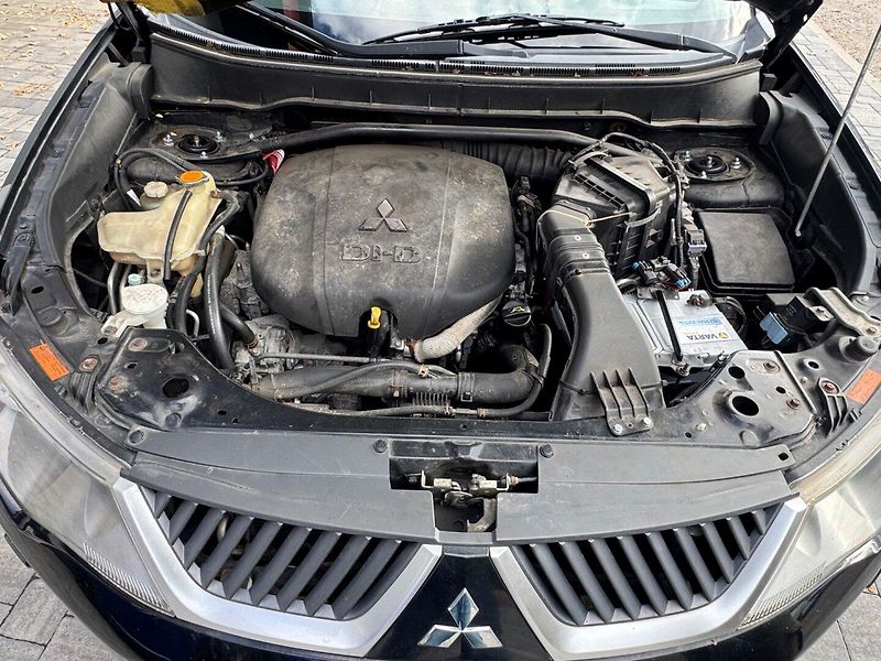 Mitsubishi Outlander (2008) 2.2 - fotka 27 z 30