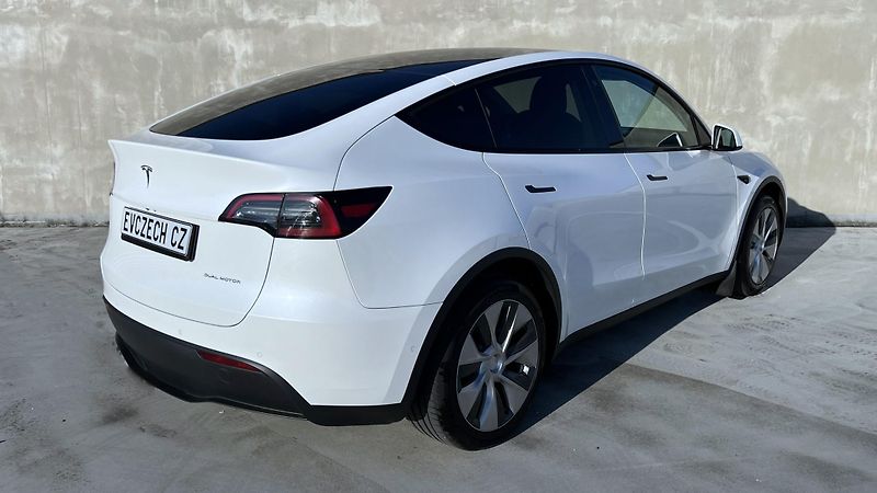 Tesla Model Y Long Range AWD 91% SOH - fotka 3 z 21