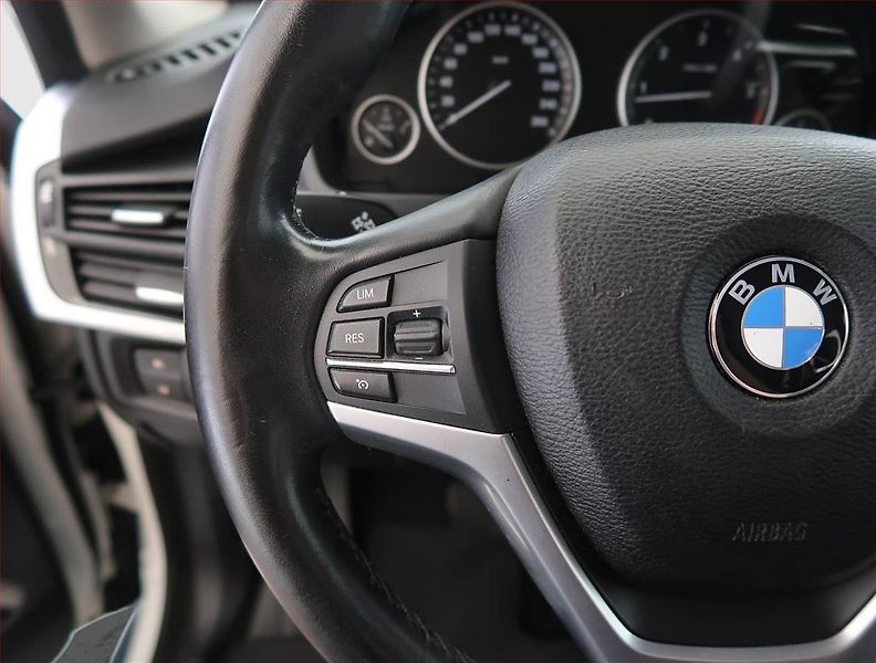 BMW X5 (2018) xDrive30d - fotka 23 z 26