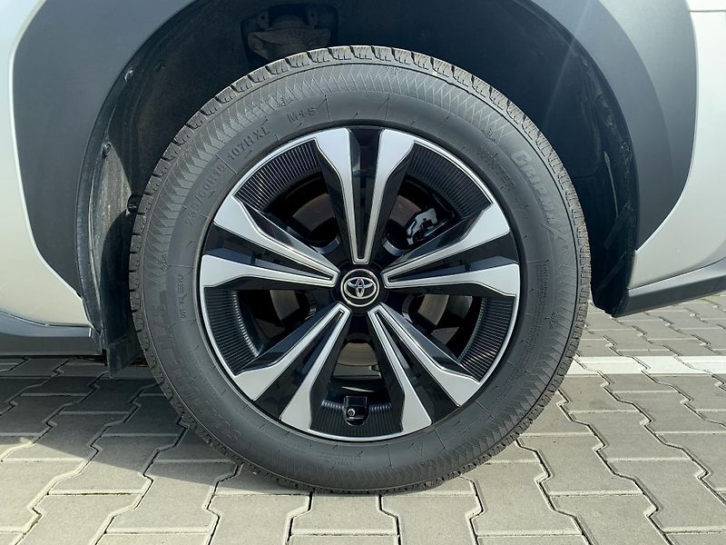 Toyota bZ4X PRESTIGE 160kW 4x4 - fotka 31 z 33