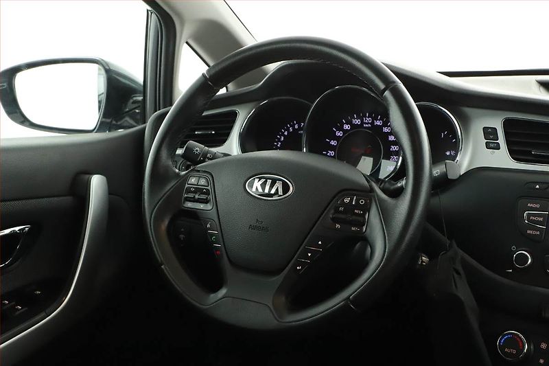 Kia Ceed (2014) 1.6 GDI, ČR,1.maj, Serv.kniha - fotka 12 z 14
