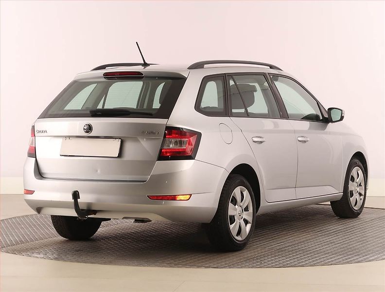 Škoda Fabia (2019) Ambition 1.0 TSI, Serv.kniha - fotka 5 z 17