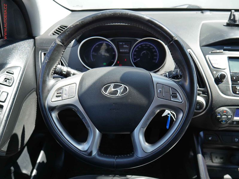 Hyundai ix35 (2012) 1.7CRDi, ČR, AC, TZ, park - fotka 13 z 19