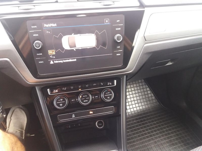 Volkswagen Touran 1.2TSi,81kW,7.MÍST,KAMER.VÝHŘE - fotka 13 z 28