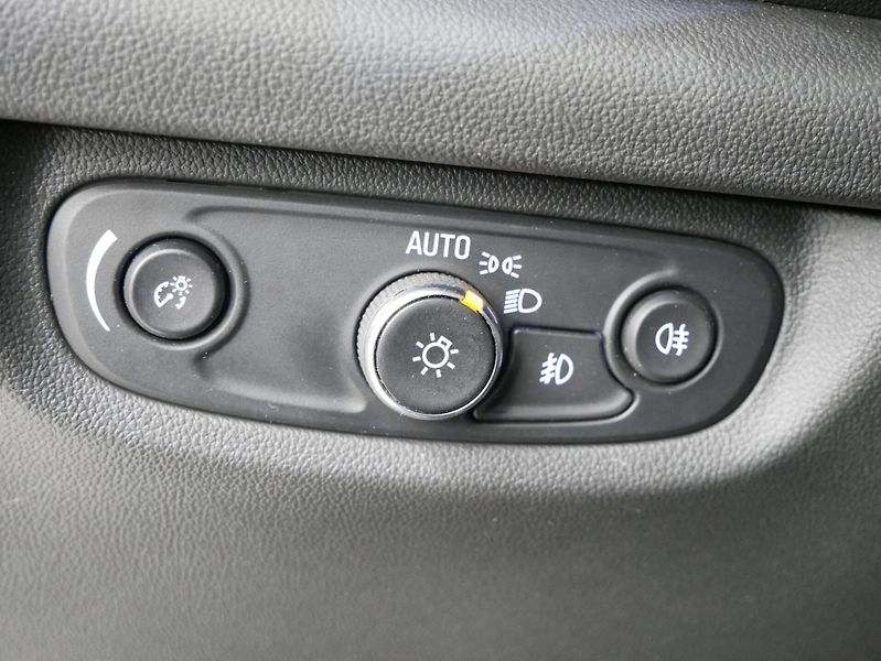 Opel Insignia - fotka 13 z 27