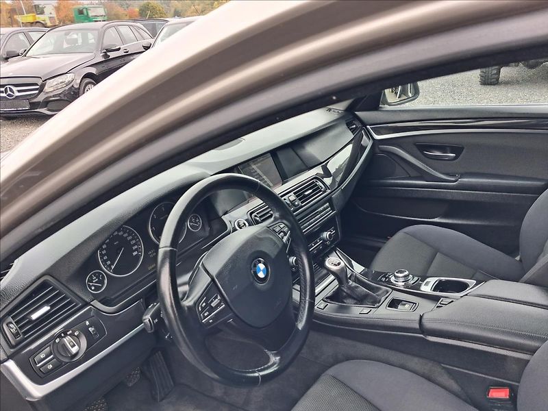BMW Řada 5 2,0 135kw - fotka 12 z 15