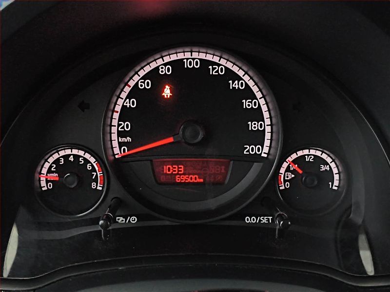 Volkswagen up! (2014) 1.0 MPI, Serv.kniha - fotka 11 z 14