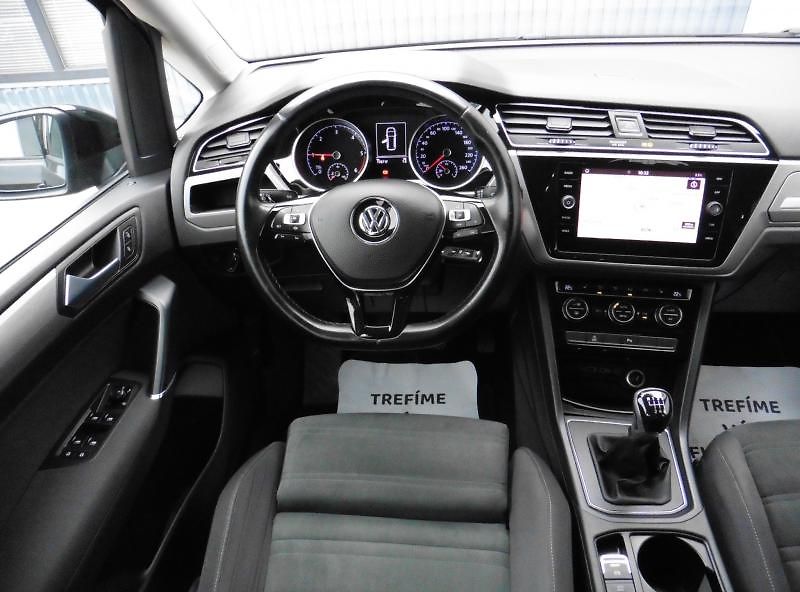 Volkswagen Touran 2,0 TDi Highline Navi - fotka 11 z 19
