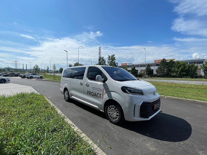 Toyota ProAce Verso 2.0 D-4D L2 MT Business 8S - fotka 10 z 23