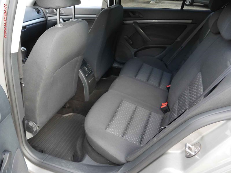Škoda Octavia (2011) 1.2 TSI, ČR, AC - fotka 10 z 17