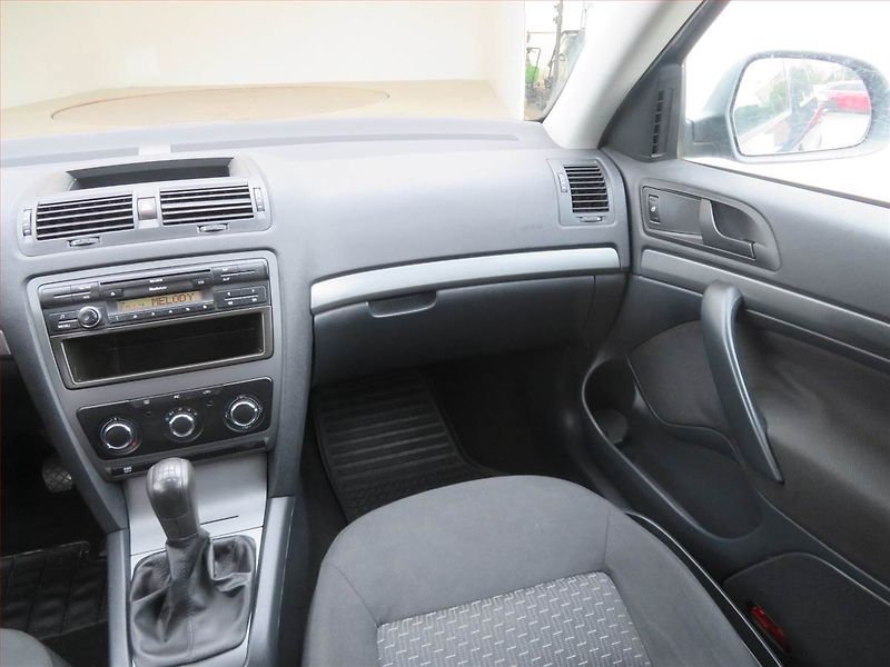 Škoda Octavia (2012) Ambition 1.4 TSI, Serv.kniha - fotka 8 z 14