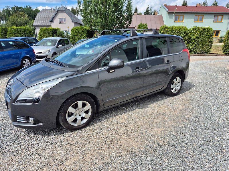 Peugeot 5008 (2011) 1.6  HDI Serviska - fotka 8 z 33