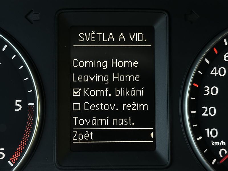 Volkswagen Touran (2015) *DSG* 1.6TDI/77kW *7.Míst *TZ  - fotka 13 z 41