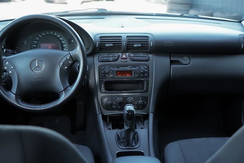 Mercedes-Benz Třídy C (2002) C 220 CDI Avantgarde - fotka 14 z 18