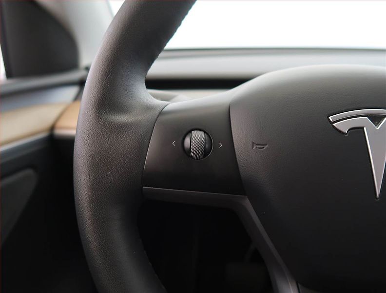 Tesla Model Y (2023) Long Range AWD 79kWh, SoH 92% - fotka 15 z 31