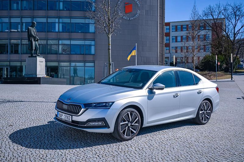 Škoda Octavia Style Plus Navigace 18 kola ČR - fotka 51 z 76