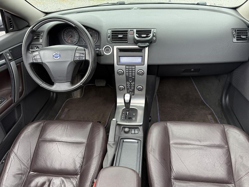 Volvo C70 2.4 D5 132kW Automat ČR - fotka 10 z 15