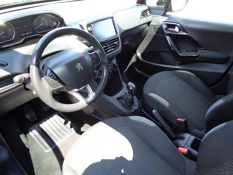 Peugeot 208 (2016) 1.2i  KOUPENO ČR - fotka 9 z 10