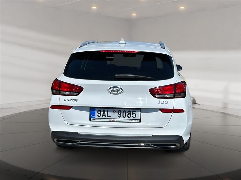 Hyundai i30 1,5 T-GDI Smart 5d - fotka 5 z 11