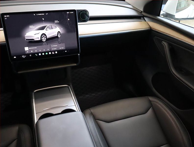 Tesla Model Y (2024) Long Range AWD 79kWh, SoH 95% - fotka 8 z 30