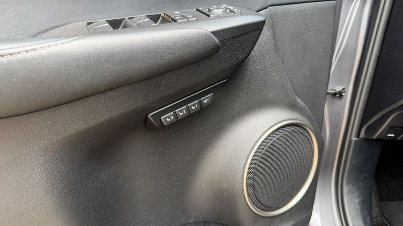 Lexus NX 300h 300H 2,5 HEV PREMIUM (LUXURY) - fotka 21 z 33