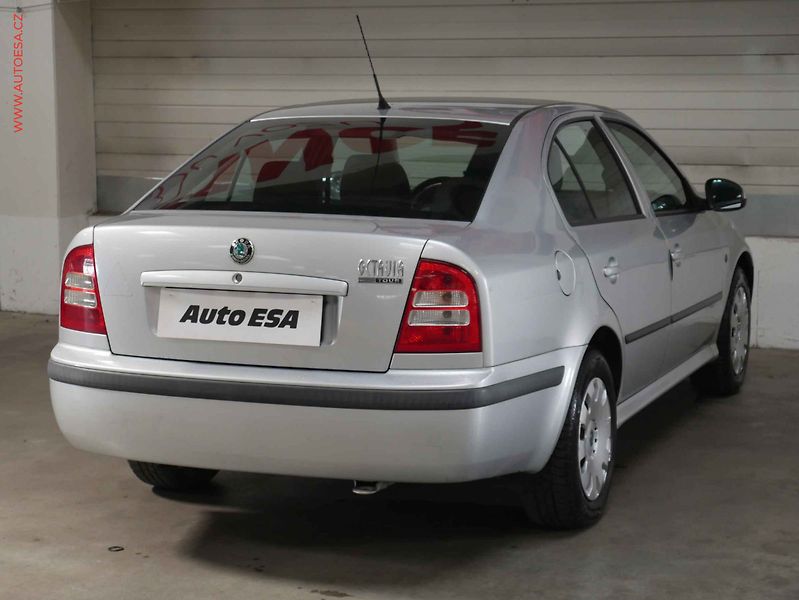 Škoda Octavia (2010) 1.9 TDi, AC, temp - fotka 6 z 16