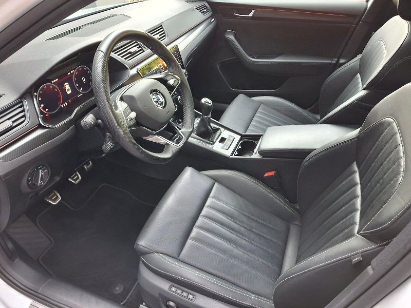 Škoda Superb (2023) Sportline 1.5TSi 110kW - fotka 6 z 35