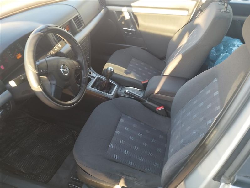 Opel Vectra 1,8 i 90KW - fotka 7 z 16