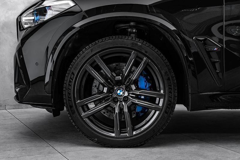 BMW X5 Competition Laser Carbon - fotka 2 z 24