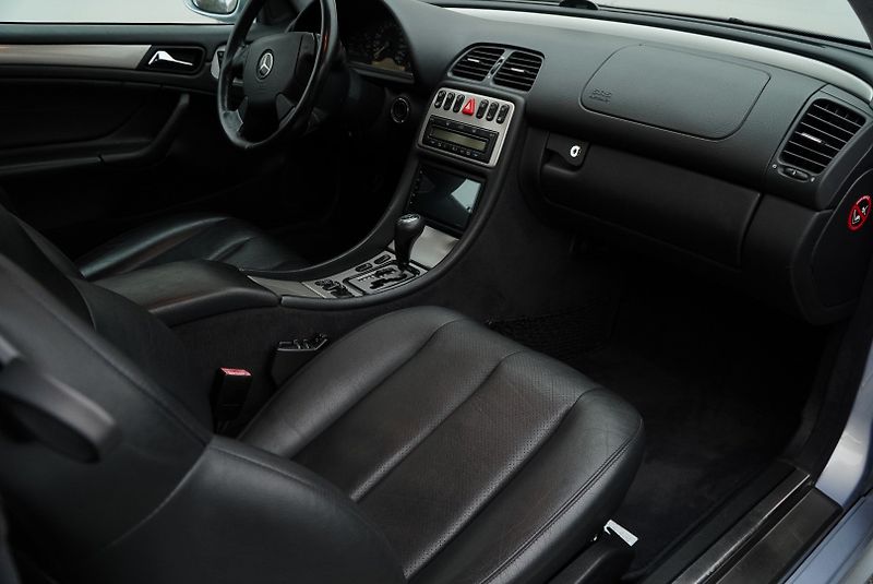 Mercedes-Benz CLK 430 V8 AMG orig. - fotka 20 z 37