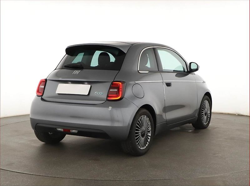 Fiat 500e (2024) 42 kWh, SoH 100% - fotka 5 z 19