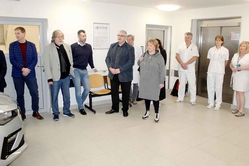 Trenažér v podobě Škody Scala v patře Klaudiánovy nemocnice.