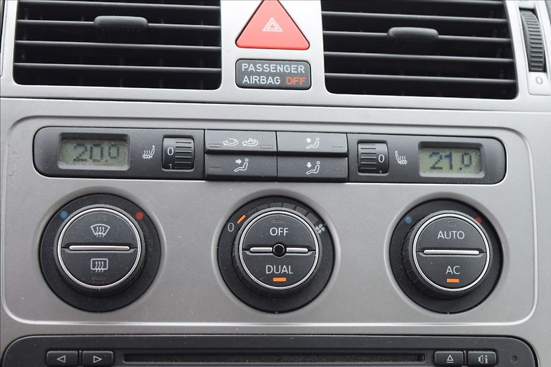 Volkswagen Touran 1,9 TDI 77KW AUTOMAT PO STK - fotka 43 z 46