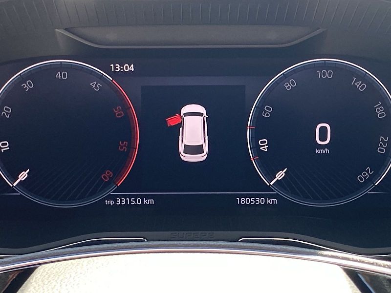 Škoda Superb (2023) Combi 2.0 TDI DSG L&K - fotka 10 z 35