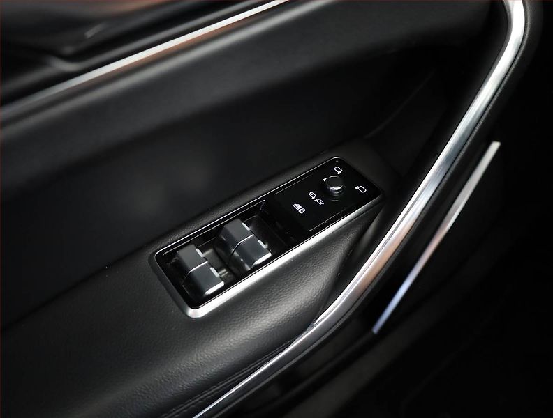 Jaguar F-Pace (2021) D200 AWD - fotka 16 z 20