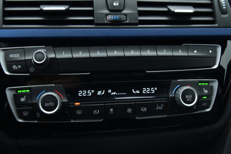 BMW Řada 3 320i xDrive 135kW MPAKET ČR - fotka 19 z 27