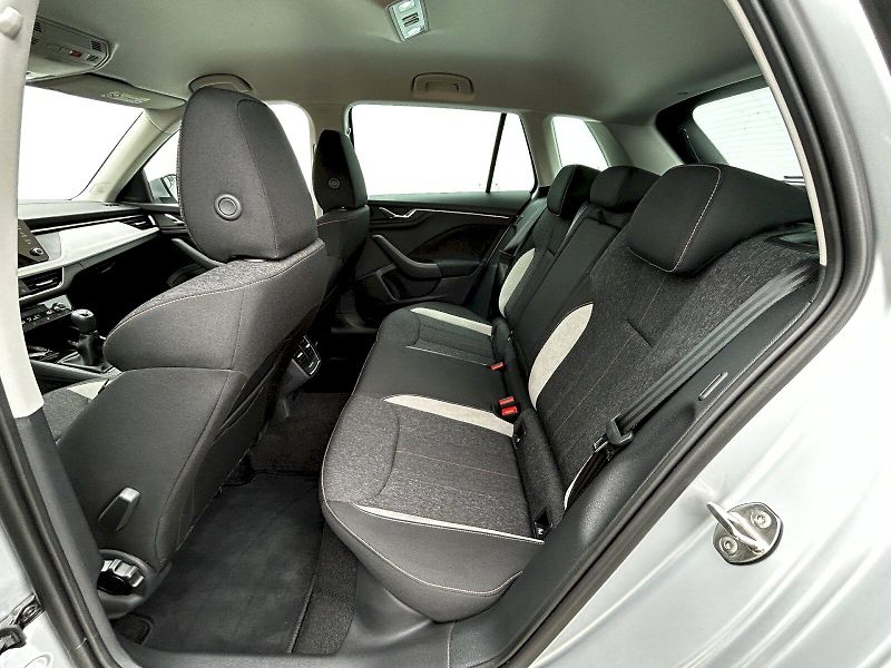 Škoda Kamiq (2025) 1.0 TSI 85kW MP6 Top Selection - fotka 28 z 33