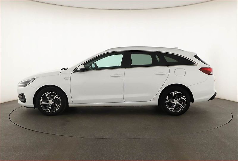 Hyundai i30 (2022) Smart 1.5 T-GDI MHEV, ČR,1.maj - fotka 3 z 13