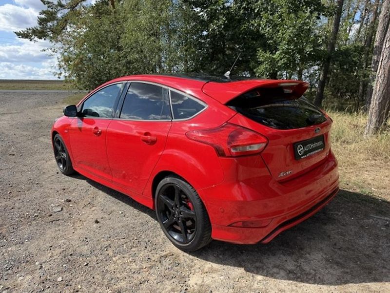 Ford Focus ST-line, 1.5 EcoBoost 110kW - fotka 4 z 31