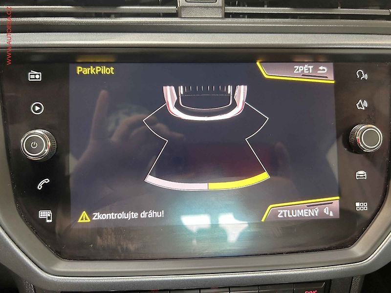 Seat Arona (2017) 1.0 TSi, LED, AC - fotka 13 z 15
