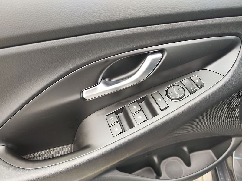 Hyundai i30 1.5 T-GDI/103kW N-Line DCT - fotka 32 z 34