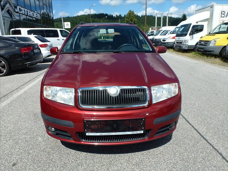Škoda Fabia 1,4 16V Parkovací kamera - fotka 4 z 47