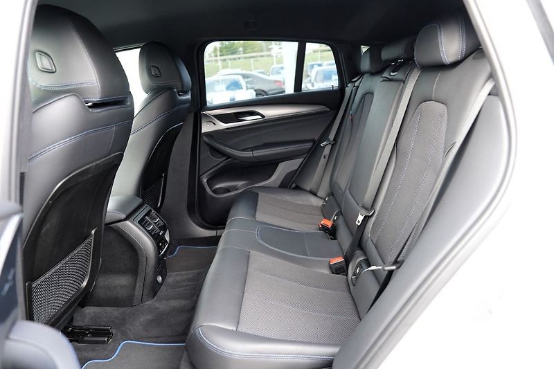 BMW X4 (2020) 2.0d xDrive Mpaket/190PS/ČR - fotka 32 z 46