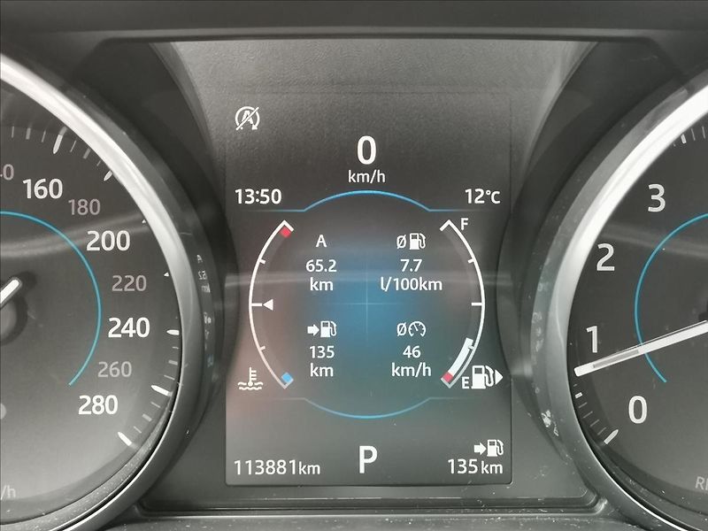 Jaguar XE 2,0 20t 147kW PURE 8AT - fotka 17 z 17