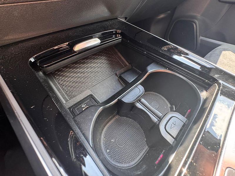 Mercedes-Benz EQB (2025) 300 4M - fotka 13 z 22
