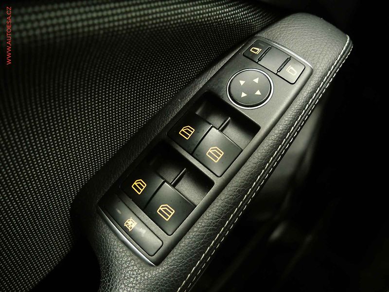 Mercedes-Benz Třídy A (2016) 1.6i, ČR, AT, bixen, autoAC - fotka 14 z 20