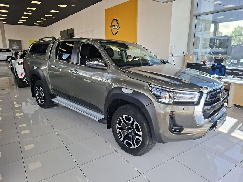 Toyota Hilux 2.8D-4D 150KW EXecutive AT 202 - fotka 2 z 14