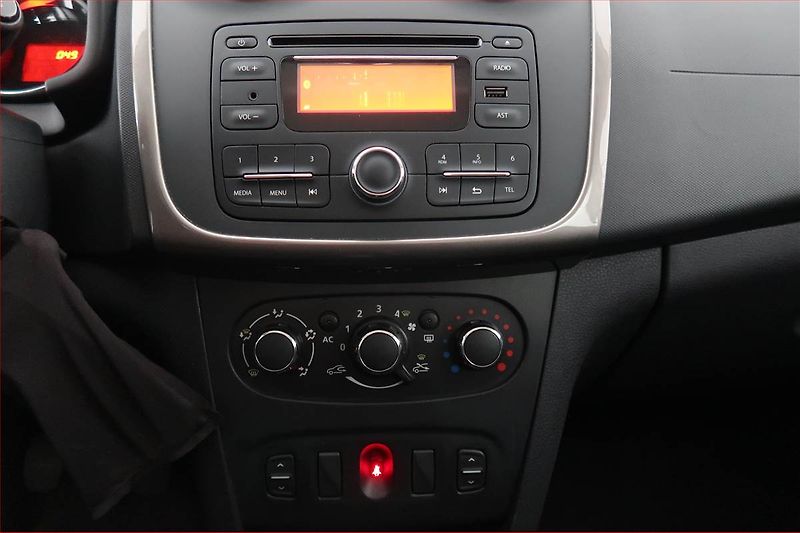 Dacia Logan (2014) 1.2 16V, po STK, Tažné - fotka 12 z 14